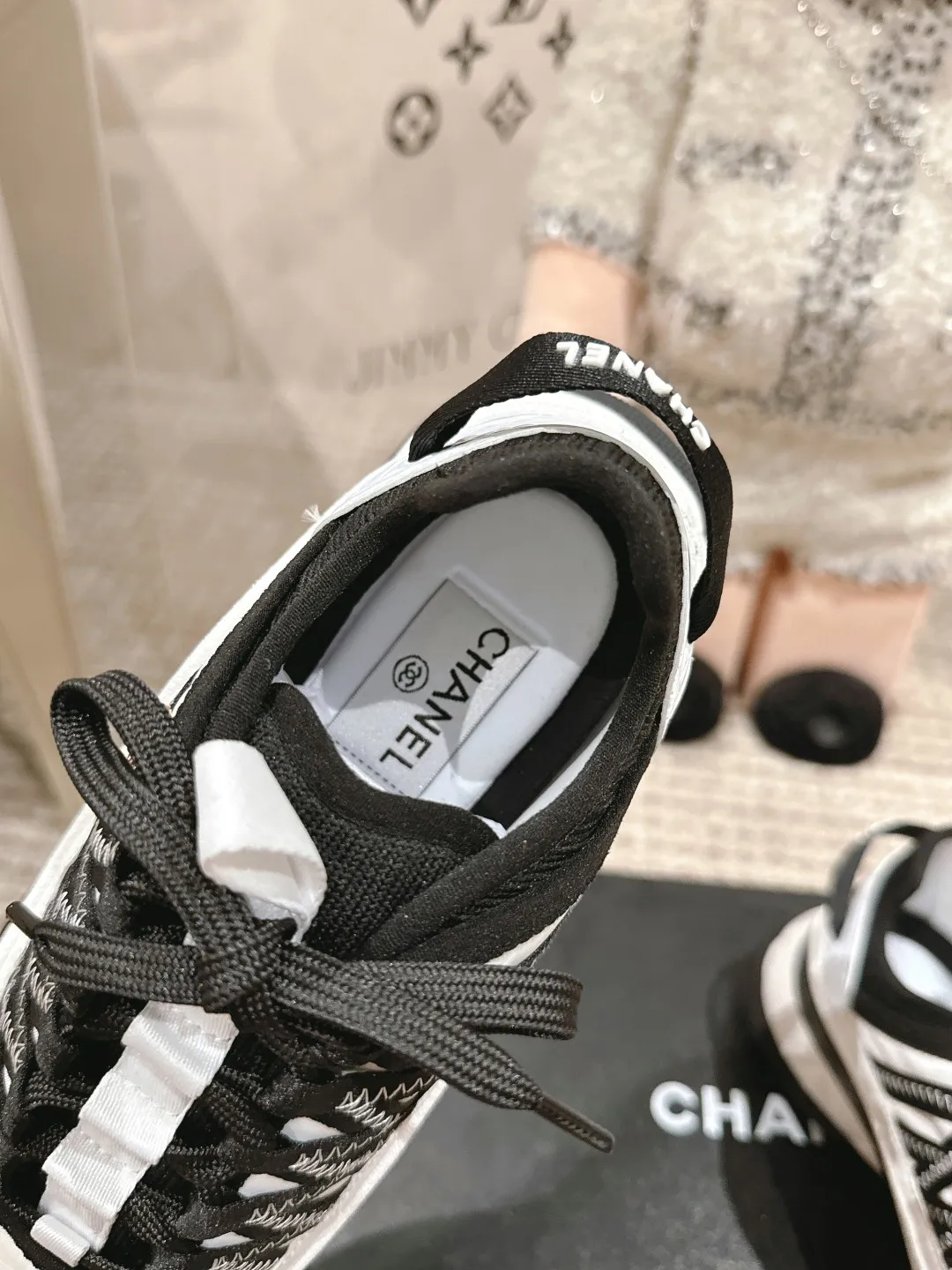 👟👟Ex-factory price 560👟👟Chanel Chanel dad shoes, casual sports shoes. This classic design; the upper is embroidered with various techniques; the outsole is fashionable and sporty; it is unusual to incorporate a variety of color matching elements... The diversified mix and match is very good-looking and versatile, casual, fashionable, sports, and outdoor can be taken into account... ꫛꫀꪝ Go➫ Material: ❶Upper is made of: Original imported first-layer silk cowhide + original waterproof cloth + original first-layer cowhide ❷Inner lining: original sheep lining ❸Outsole based on: original T👟👟Factory price U combination outsole Special counter boutique packaging complete set for women 35–41